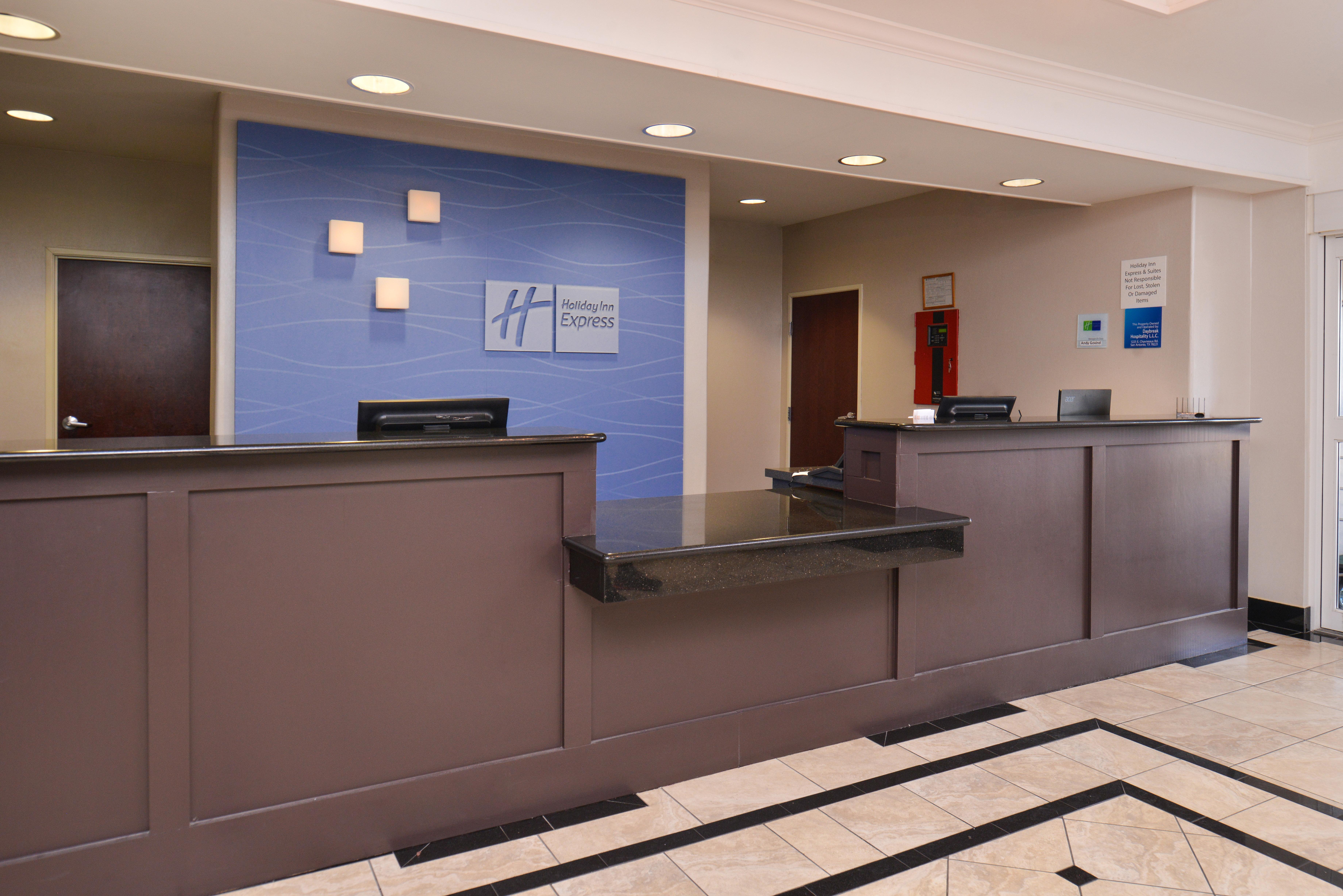 Holiday Inn Express & Suites San Antonio South Exteriér fotografie