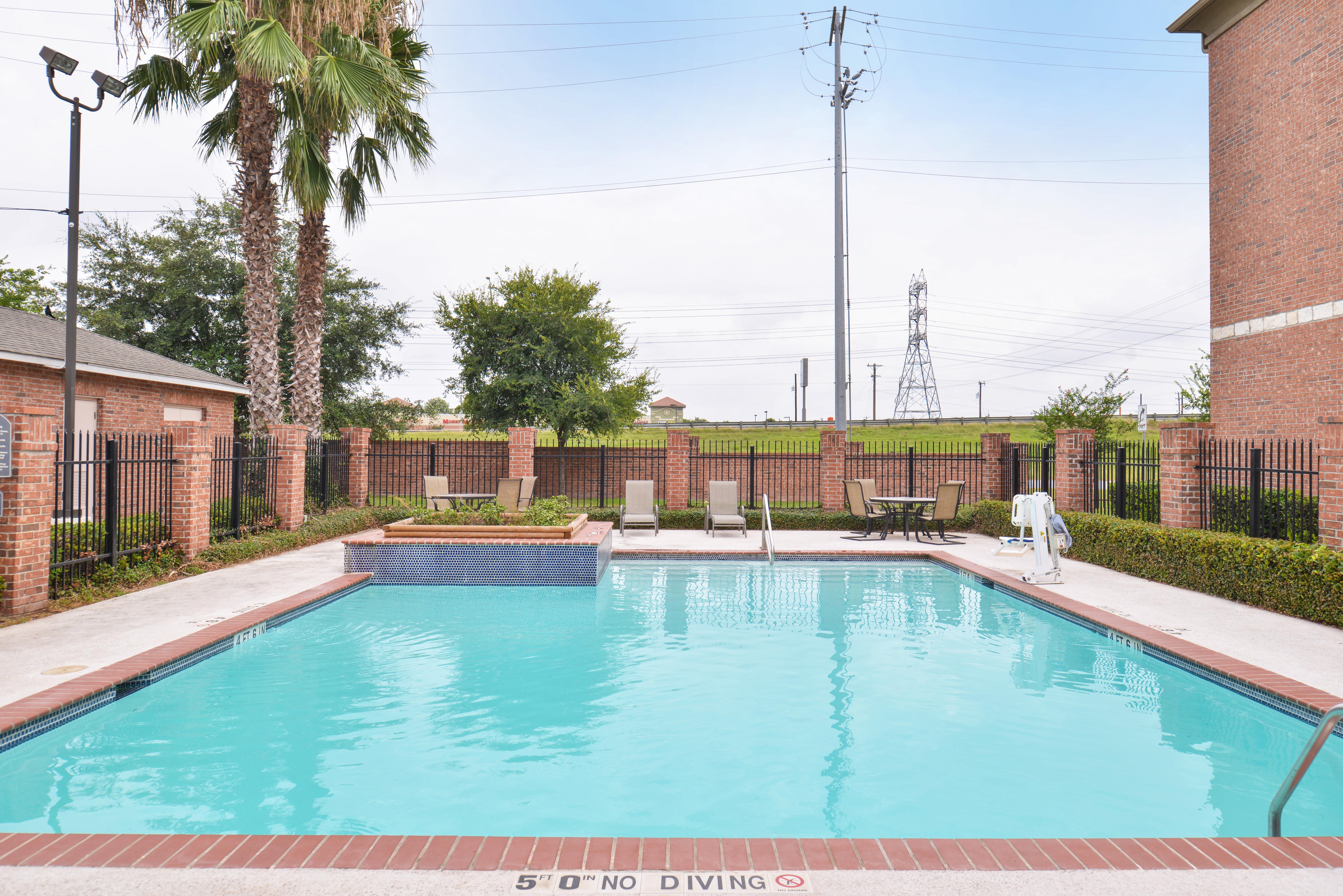 Holiday Inn Express & Suites San Antonio South Exteriér fotografie