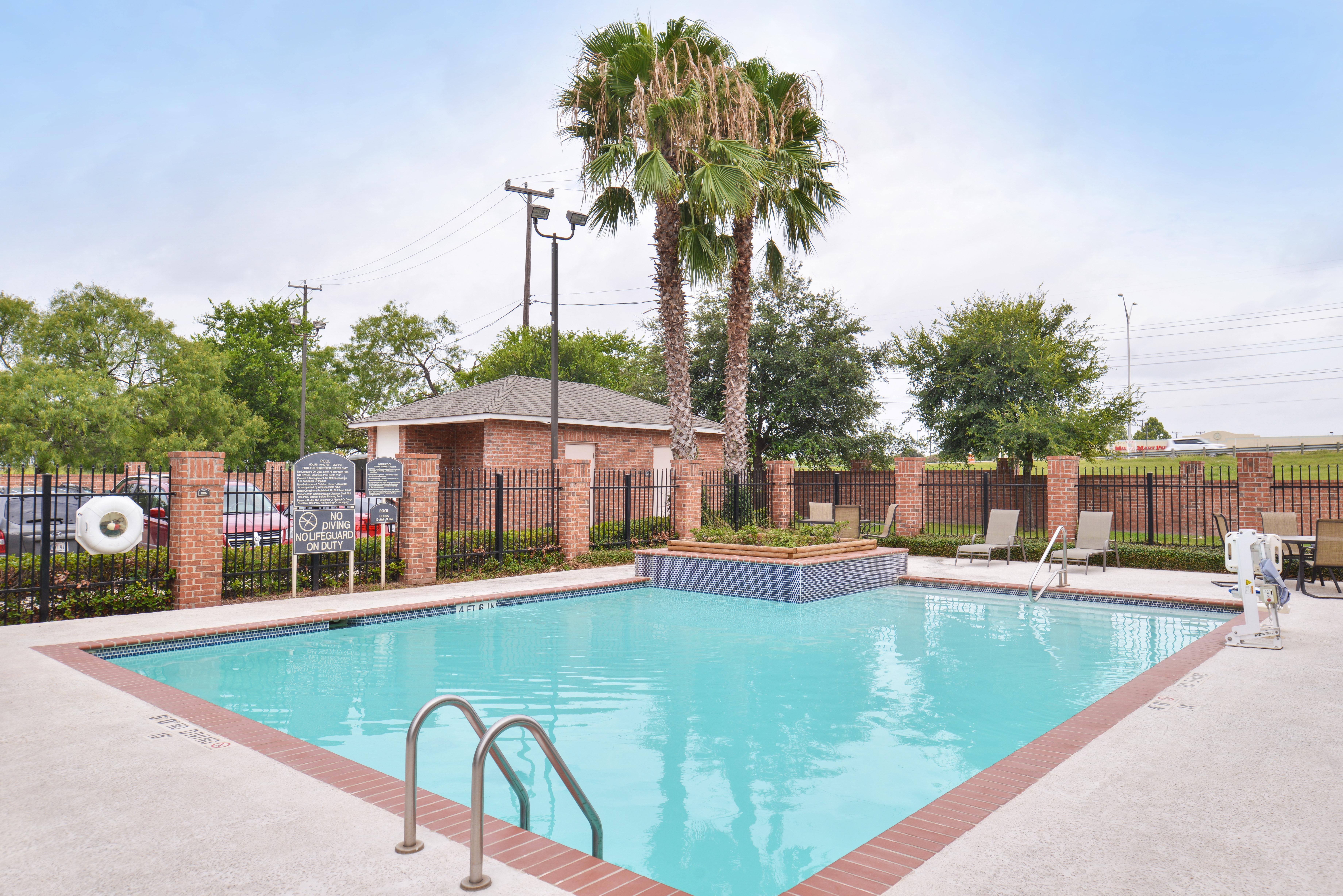 Holiday Inn Express & Suites San Antonio South Exteriér fotografie