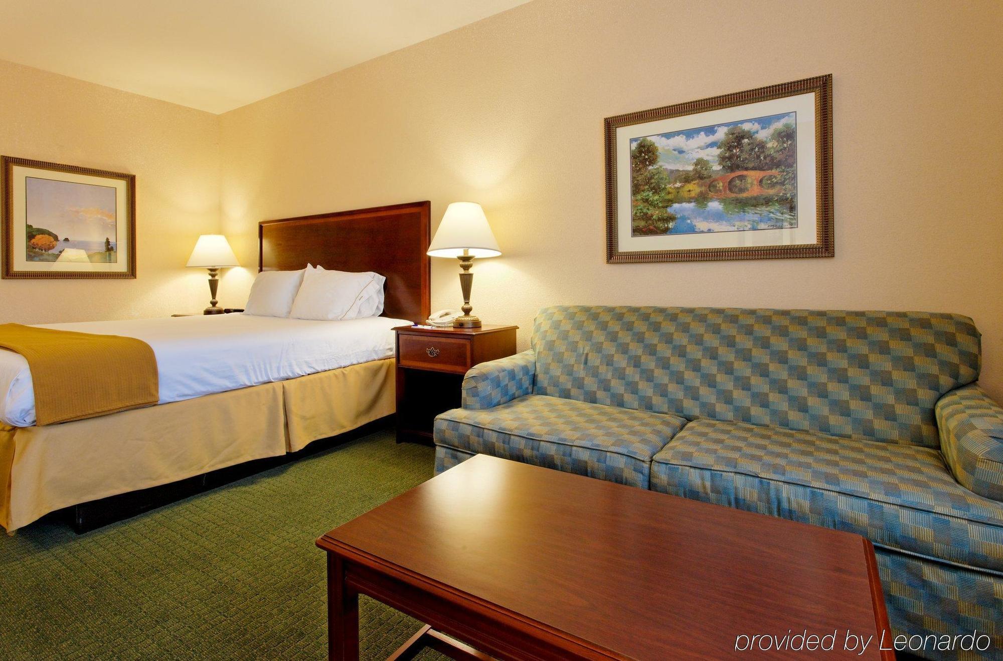 Holiday Inn Express & Suites San Antonio South Exteriér fotografie