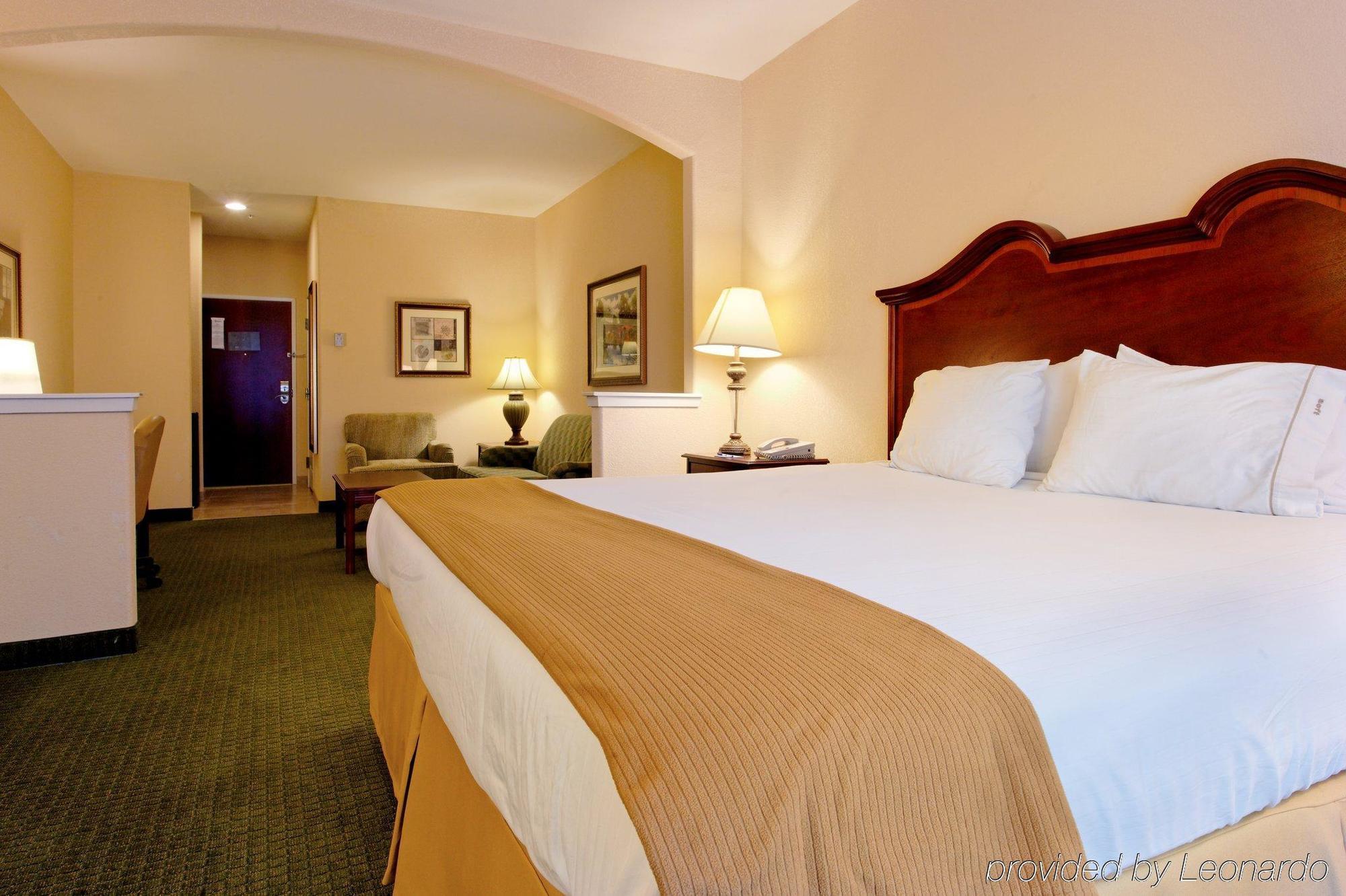Holiday Inn Express & Suites San Antonio South Exteriér fotografie