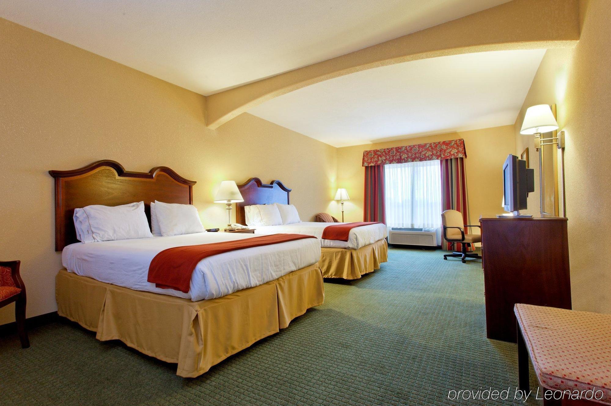 Holiday Inn Express & Suites San Antonio South Exteriér fotografie