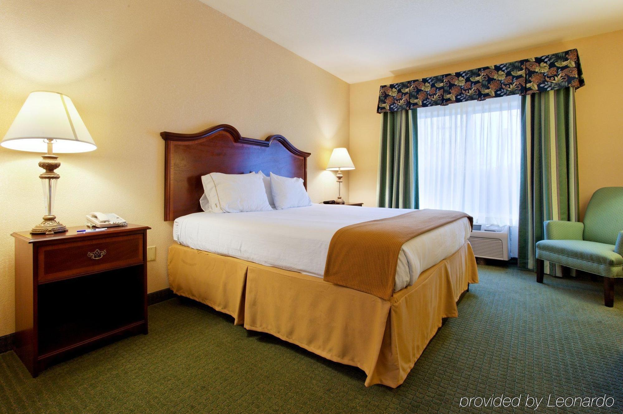 Holiday Inn Express & Suites San Antonio South Exteriér fotografie
