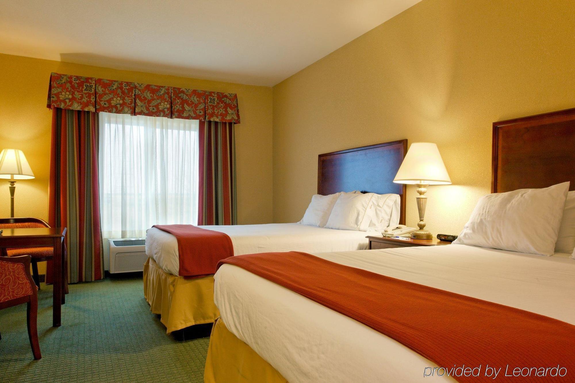 Holiday Inn Express & Suites San Antonio South Exteriér fotografie